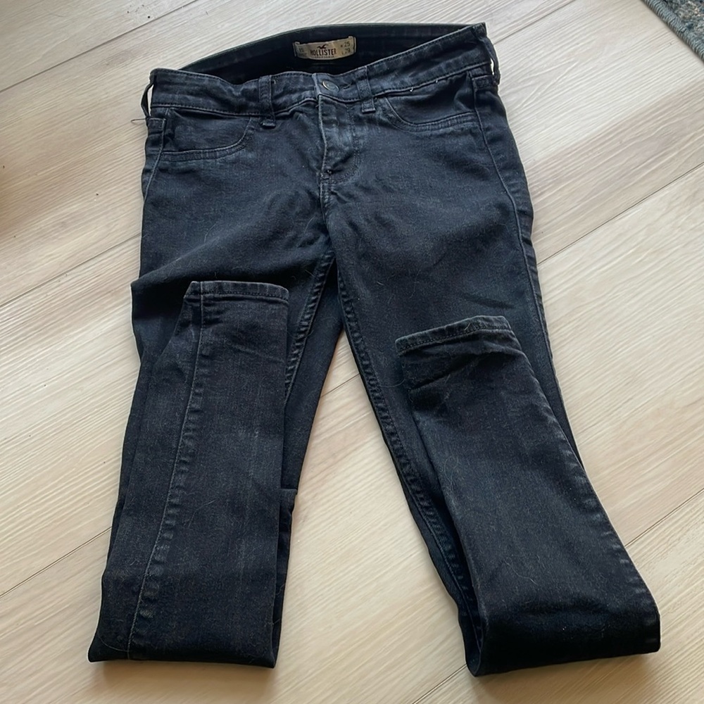 Hollister black skinny jeans - short